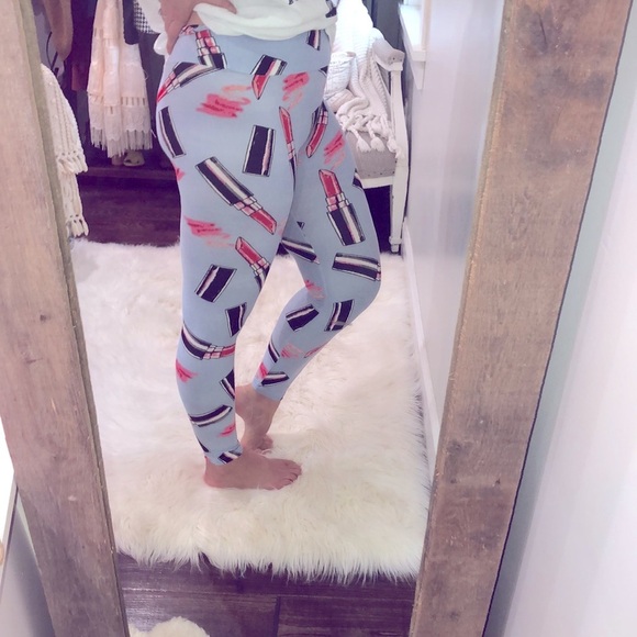 Lularoe tall and curvy lipstick print leggings - Picture 4 of 6